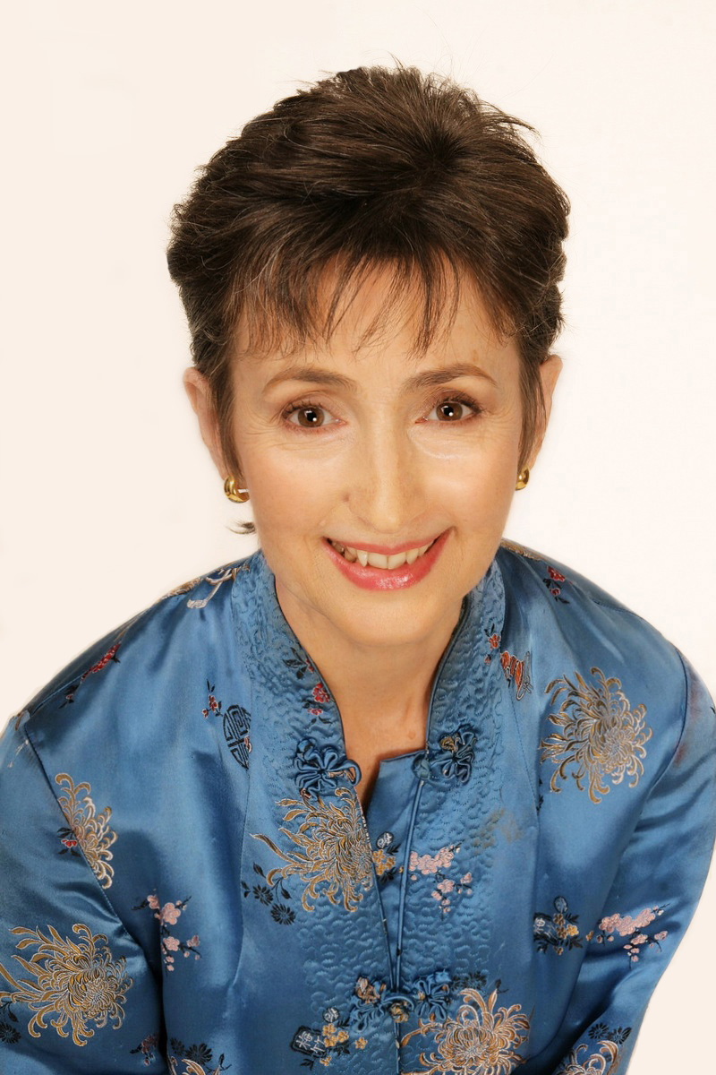 Susan Lange headshot